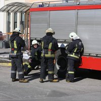Ugunsgrēkā Ziepniekkalnā ar dūmiem saindējušās divas sievietes