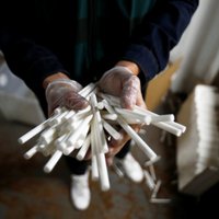 Policija Spānijā atklāj nelikumīgas tabakas ražotnes; tajās nodarbināti ukraiņu bēgļi