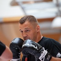 Боксерский бой Майриса Бриедиса с Юньером Дортикосом вновь переносится