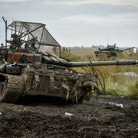 Kopš kara sākuma Ukraina tikusi pie vismaz 440 krievu tankiem, ziņo britu izlūki