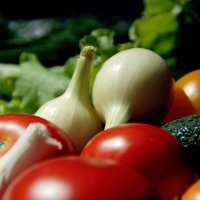 PVD: латвийских потребителей часто обманывают с происхождением овощей и фруктов