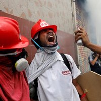 Foto: Krīzes nomocītajā Venecuēlā turpinās protesti