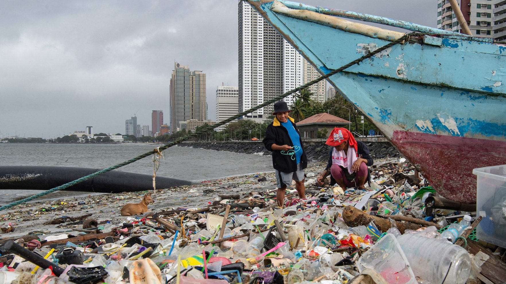 Filipīnās spēcīgā taifūnā divi bojāgājušie; evakuēti 1,4 miljoni