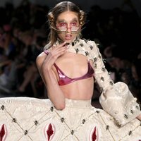 Modē vagīnas: Ņujorku pārsteidz neparasti tērpi