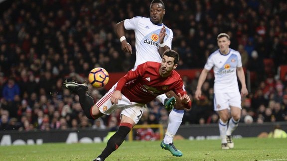 Manchester United s Henrikh Mkhitaryan scores 