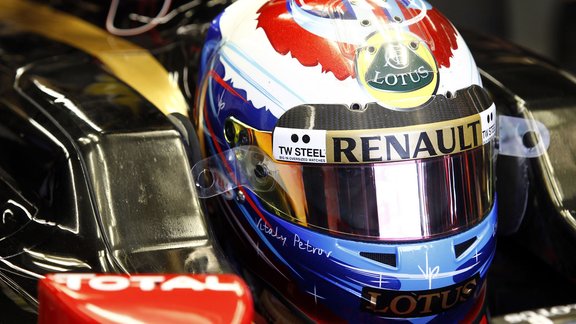 PetrovsREnaultTuvplansCanGP.2011_Renault-L