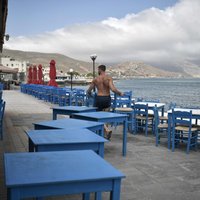 Grieķijā bāriem atkal nosaka stingrus ierobežojumus, strauji pieaugot ar koronavīrusu inficēto skaitam