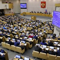 Krievijas parlamenta augšpalāta apstiprina likumu par elektroniskajām pavēstēm