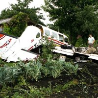 Traģiskā lidmašīnas avārija Tukumā: notiesā pilotu skolas īpašnieku un piedzen 85 700 latu
