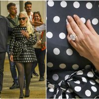 Lady Gaga pirkstā mirdz liels un spožs saderināšanās gredzens