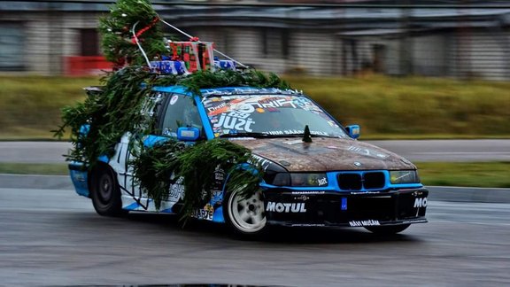 Ziemassvētku noskaņas drifta treniņā - 1