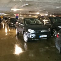ФОТО: Примеры мастеров парковки, или Как не следует ставить свою машину