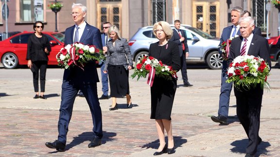 Komunistiskā genocīda upuru piemiņas brīdis pie Okupācijas muzeja - 8