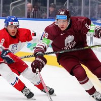 Vilmaņa 'hat-trick' sarūpē Latvijas U-20 hokejistiem uzvaru PČ ģenerālmēģinājumā