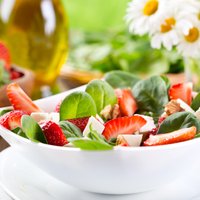 12 svaigo salātu receptes pirmdienas atslodzei