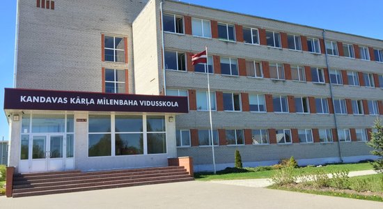 Skola ar stāstu: Alpīnisma siena un savs mācību auto Mīlenbaha vidusskolā