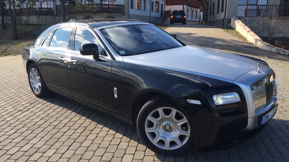 Pārdos "Trasta komercbankas" transportlīdzekļus, arī "Rolls Royce Ghost" - 8