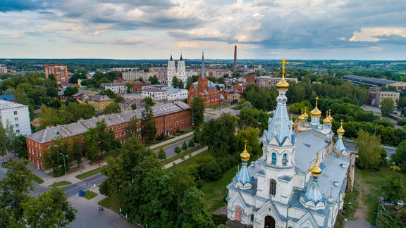 Daugavpils, baznīca, skats no augšas, iela, pilsēta