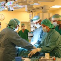 Bērnu slimnīcas neiroķirurgi veic Baltijā pirmās VNS implantācijas operācijas epilepsijas pacientiem