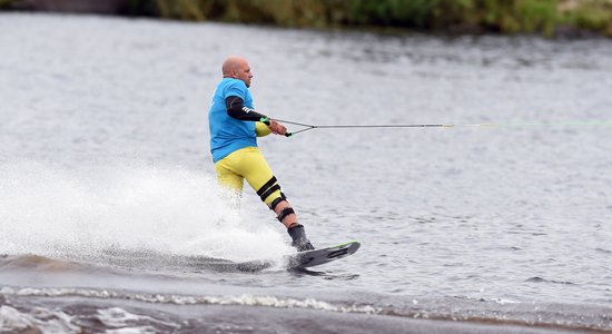 Latvijas sportistam Liņavskim sestā vieta EČ veikbordā aiz laivas