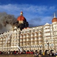 Kaujinieku uzbrukumos Mumbajā nogalināti 100 cilvēki