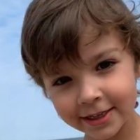 Video: Galkina dēlēns Bulduru pludmalē prāto, kā paslēpties no paparaci
