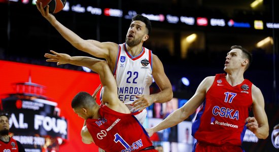 Strēlnieks un CSKA Eirolīgas pusfinālā atzīst 'Anadolu Efes' pārākumu