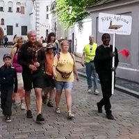 Video: Ceļu uz Aglonas svētkiem no Rīgas sāk pirmie svētceļnieki