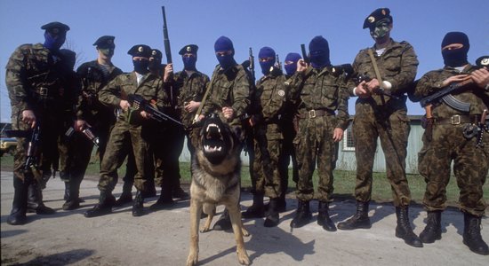 Arhīva foto: Melno berešu treniņdiena Rīgā 1991. gadā