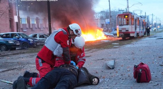 В результате российского удара по Запорожью погибли по меньшей мере 13 человек