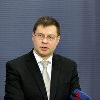 Dombrovskis: 300 latu minimālā alga nav reāla