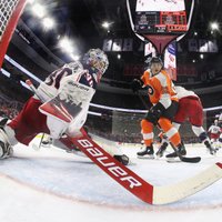 Merzļikins turpina pretendēt uz NHL sezonas izcilāko momentu