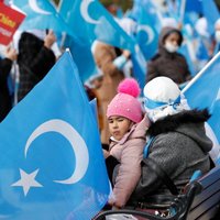 Ķīnas valdība uiguru bērnus sūta uz bērnunamiem