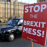 Britu parlaments dod sev tiesības lemt par 'Brexit' vienošanās alternatīvām