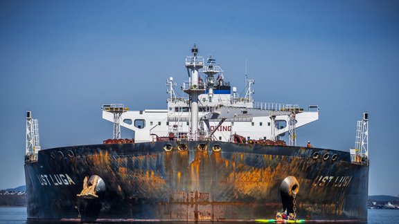 Bloomberg: Китай из-за санкций США не принимает танкеры с российской нефтью Bloomberg: Китай из-за санкций США не принимает танкеры с российской нефтью