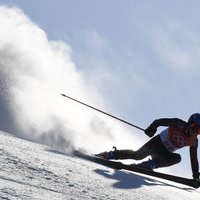 Kalnu slēpotāja Gasūna Phjončhanas spēļu milzu slalomā finišē 43. vietā