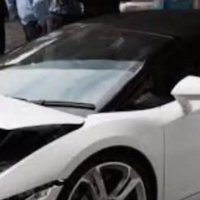 Indijā viesnīcas sulainis sadauza 'Lamborghini'