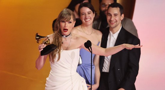 Teilore Svifta ceturto reizi saņem 'Grammy' par gada labāko albumu