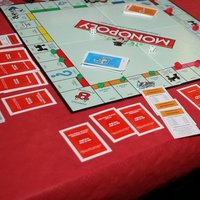 Rīga turpina cīņu par lauciņu galda spēlē 'Monopols'