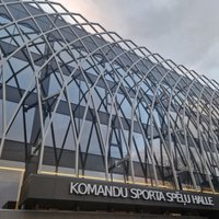 Foto: Ilgi gaidītais brīdis – ekspluatācijā nodod komandu sporta spēļu halli