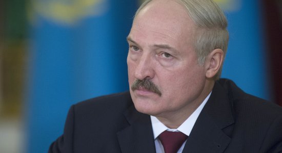 Лукашенко велел дипломатам торговать удобрениями