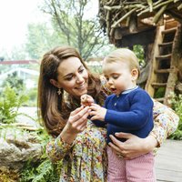 ФОТО: Принц Уильям с женой и детьми на прогулке в саду дикой природы