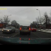 ВИДЕО: Водитель Volvo, который совсем не умеет ездить