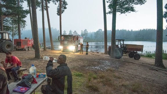 Ugunsgrēka dzēšana Valdgales pagastā - 14