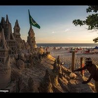 ВИДЕО. Житель Бразилии 22 года живет в замке из песка, чтобы не платить за аренду
