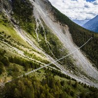 ФОТО. В Швейцарии открылся самый длинный в мире подвесной мост