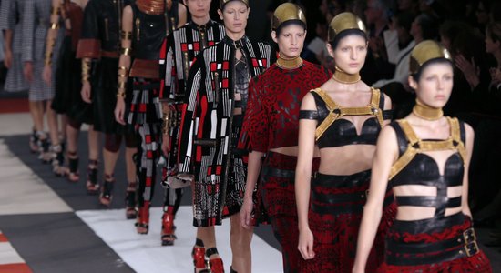 Африка, геометрия и Малевич на показе Alexander McQueen