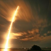 'SpaceX' atkārtoti atliek nesējraķetes startu