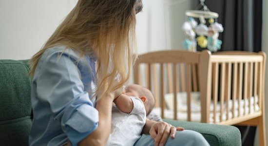 Nozīmīgi arī mammai. Kāpēc svarīgi mazulīti barot ar krūti