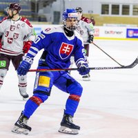 Latvijas hokejisti neieskaitīto vārtu spēlē pagarinājumā šoreiz piekāpjas Slovākijai